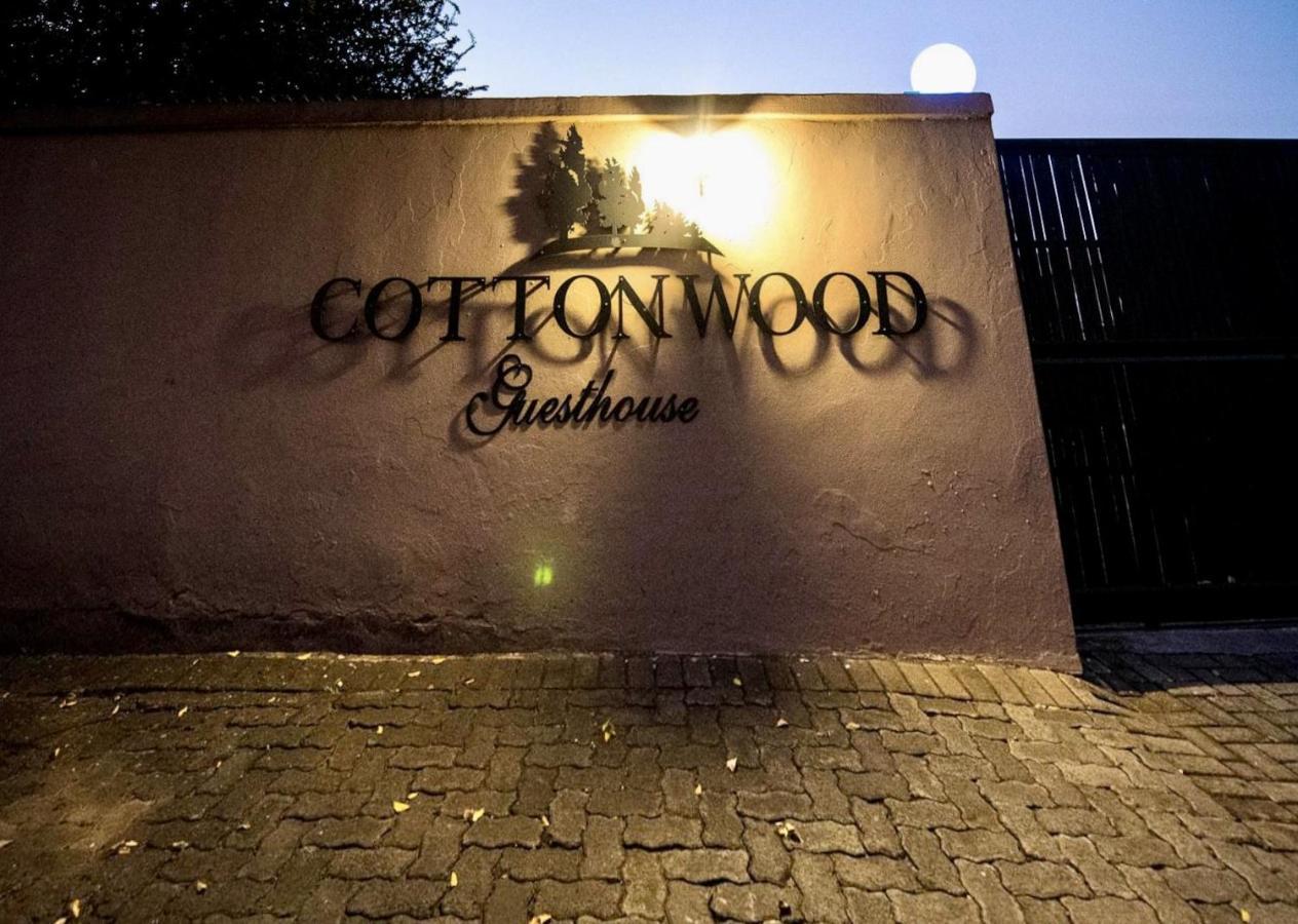 Cottonwood Guesthouse Oasis Блумфонтейн Екстер'єр фото